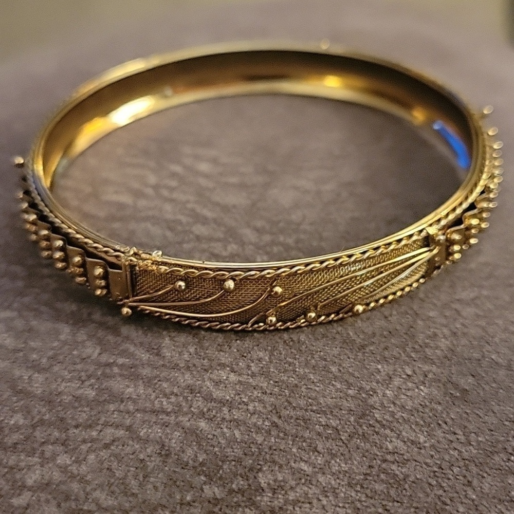 VTG Goldtone Milgrain Art Deco Bangle Gothic Great Gatsby Bracelet - Picture 3 of 5